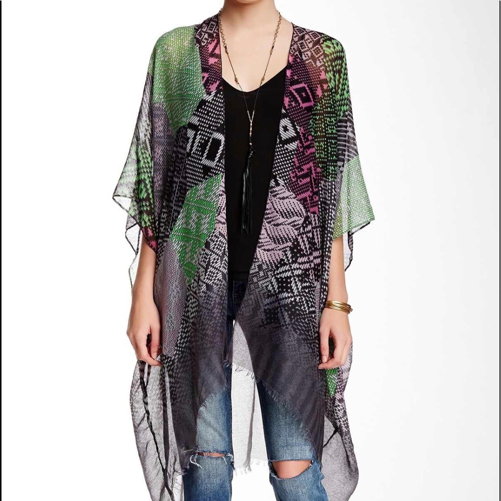 Subtle Luxury flowey Kimono type wrap. OS